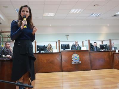 Foto da Notícia: Gisela Cardoso participa da sessão plenária de encerramento da gestão Carlos Alberto Rocha e Nilza Maria Pôssas de Carvalho à frente do TRE-MT